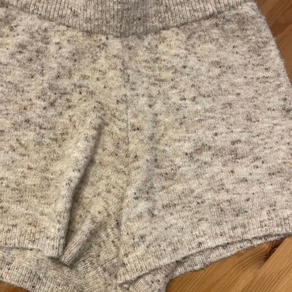 ✨SOLD✨Shorts & sweater set - Picture 2 of 4